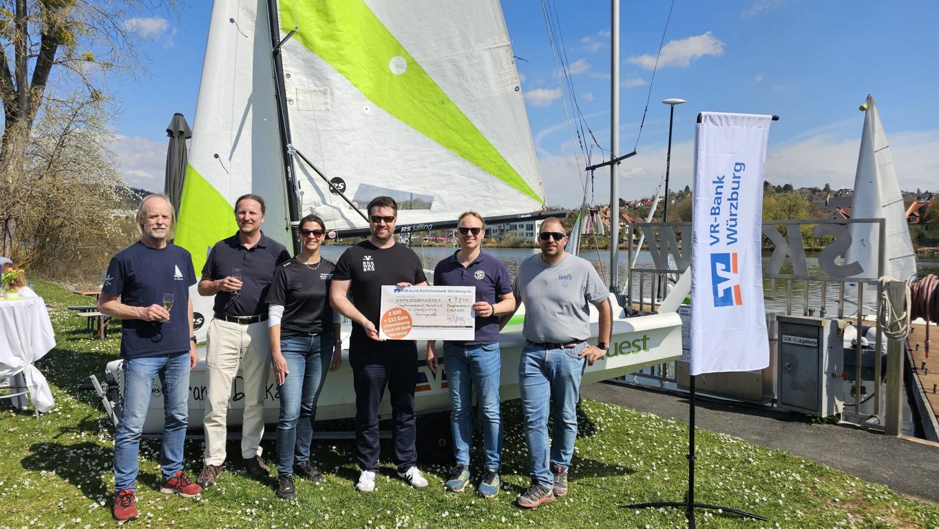 VR-Bank_Spendenuebergabe-Crowdfunding-SKM